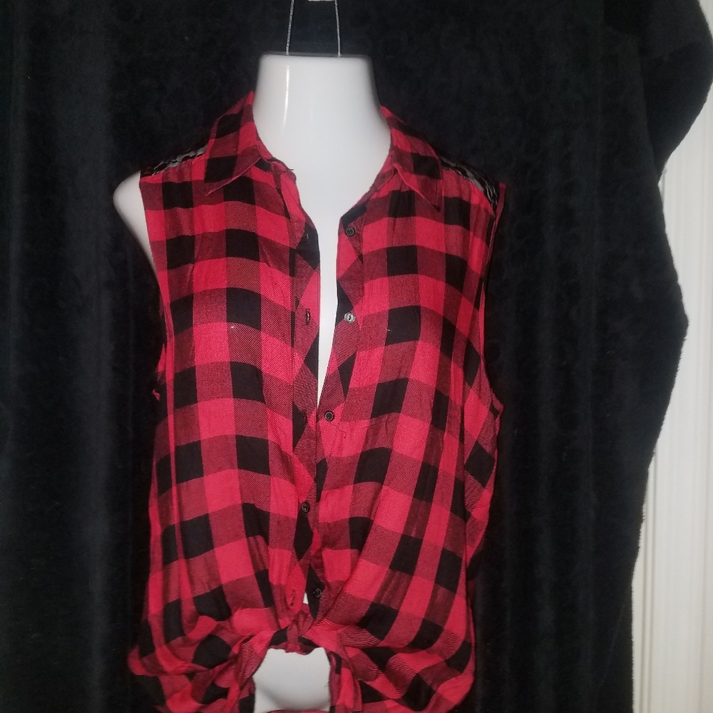 3 for $15. Plaid front tie top with lace. Rue21 XL
